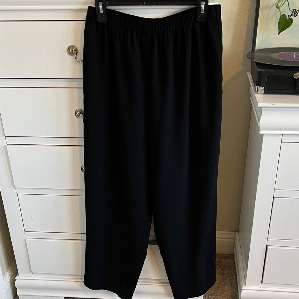 Leslie Fay Black Elastic Waist Pants